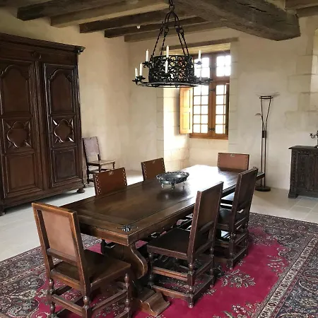 Chateau Manoir De Chandoiseau Bed and breakfast