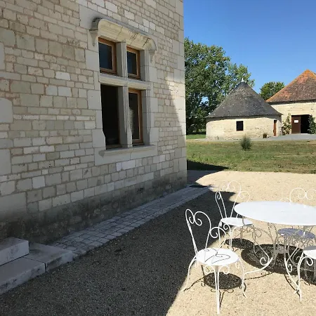 Chateau Manoir De Chandoiseau 4*