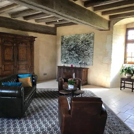 Chateau Manoir De Chandoiseau 4*